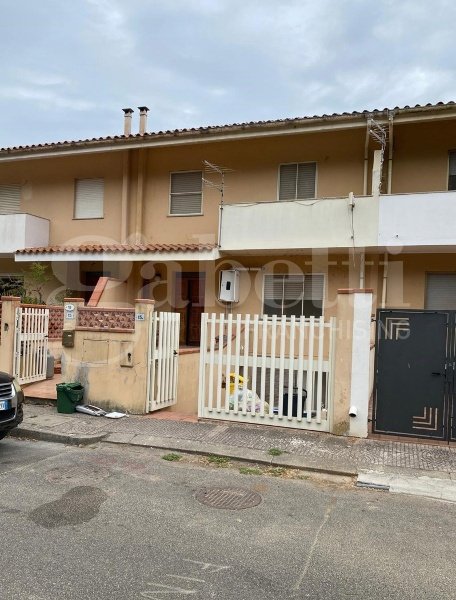 casa indipendente in vendita ad Oristano in zona Torre Grande