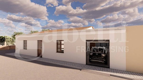 casa indipendente in vendita ad Oristano in zona Centro storico