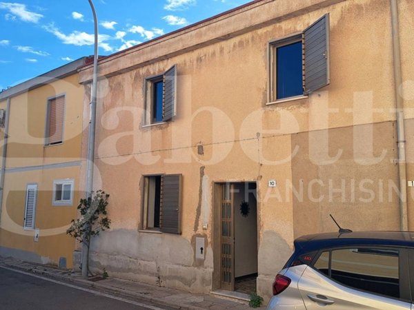 casa indipendente in vendita ad Oristano in zona Donigala