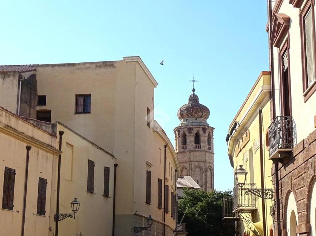 casa indipendente in vendita ad Oristano in zona Centro storico