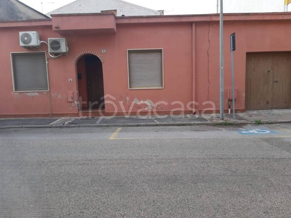 casa indipendente in vendita ad Oristano