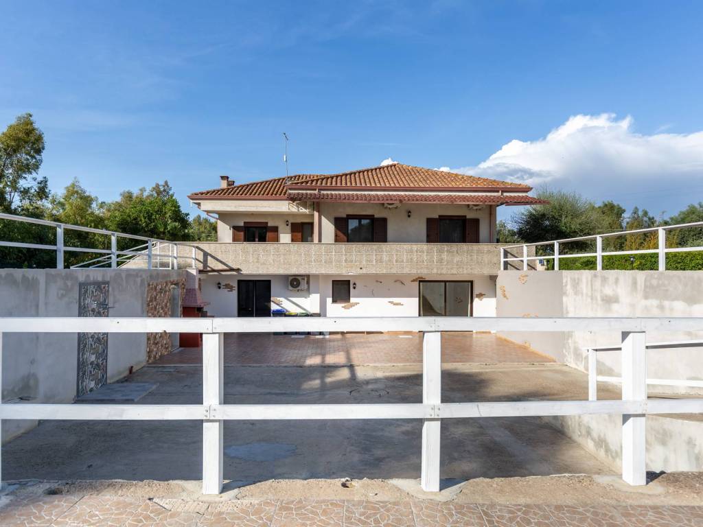 casa indipendente in vendita ad Oristano in zona Fenosu