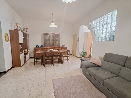 casa indipendente in vendita ad Oristano in zona Centro storico