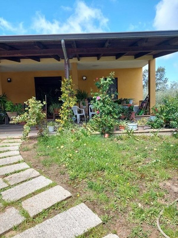 casa indipendente in vendita ad Oristano in zona Donigala