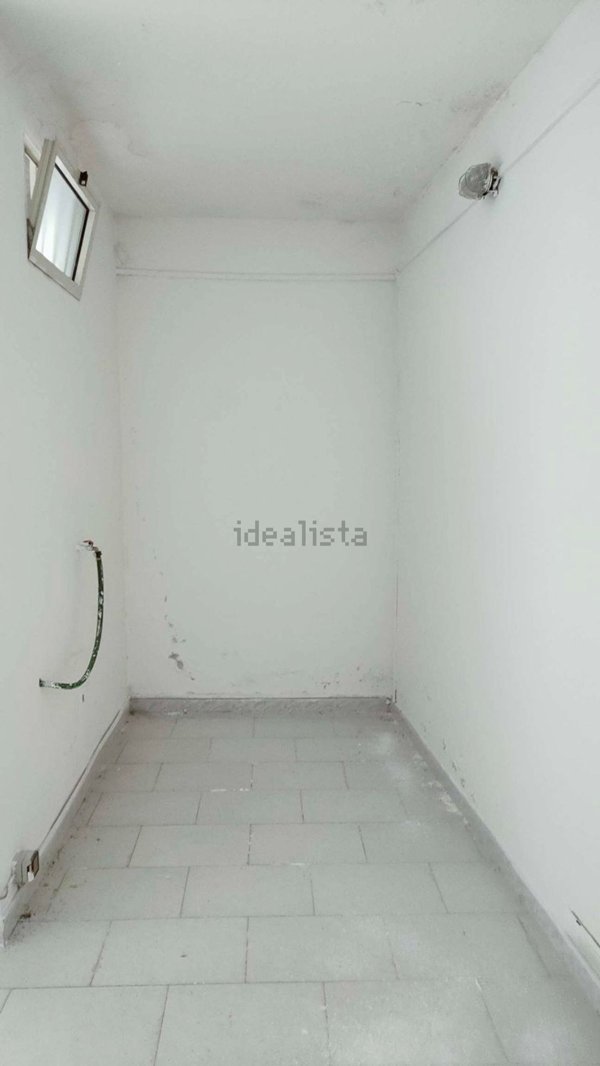 locale di sgombero in vendita ad Oristano