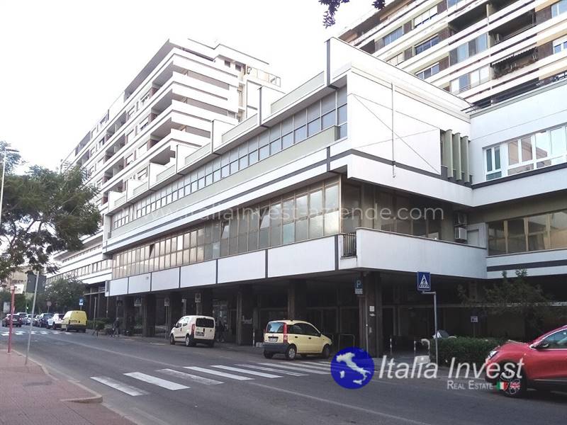 locale commerciale in vendita ad Oristano