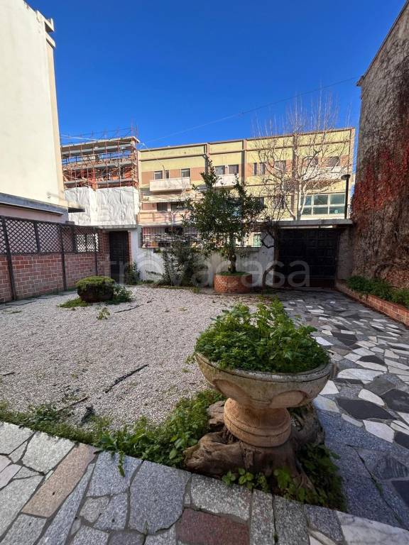 casa indipendente in vendita ad Oristano in zona Centro storico