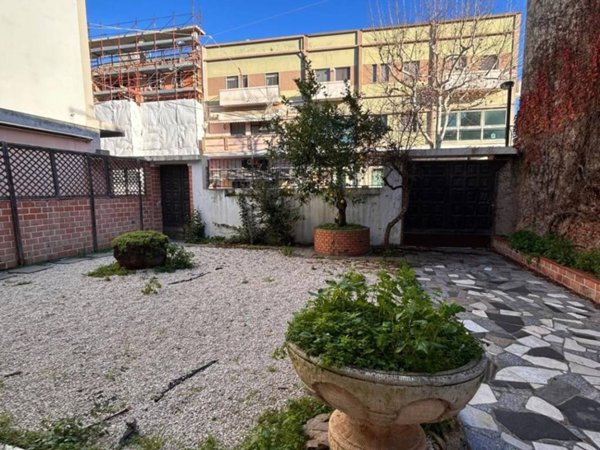 casa indipendente in vendita ad Oristano in zona Centro storico