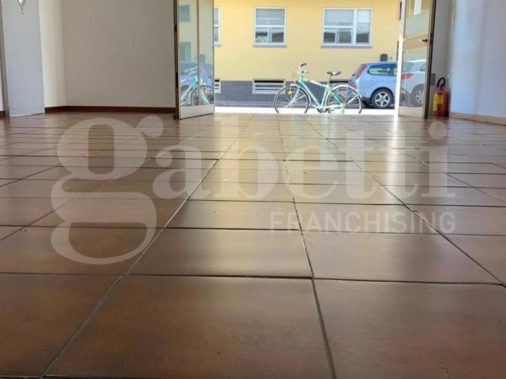 negozio in vendita ad Oristano