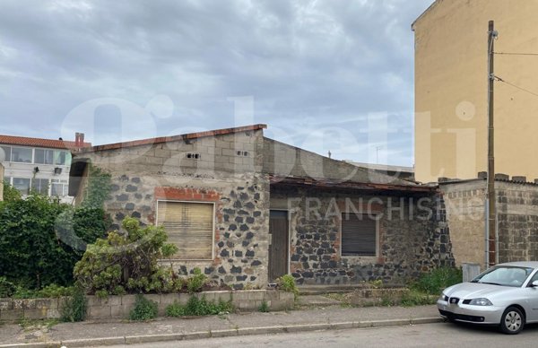 casa indipendente in vendita ad Oristano