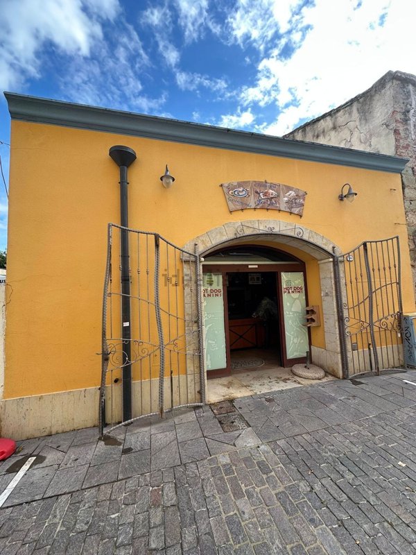 locale commerciale in vendita ad Oristano in zona Centro storico