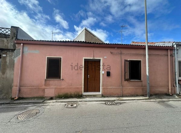 casa indipendente in vendita ad Oristano in zona Centro storico