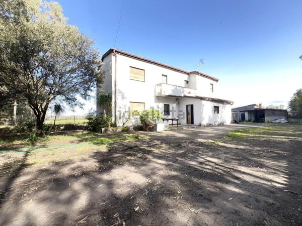 casa indipendente in vendita ad Oristano in zona Donigala