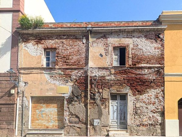 casa indipendente in vendita ad Oristano in zona Centro storico