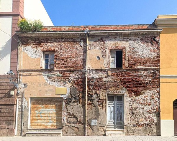 casa indipendente in vendita ad Oristano in zona Centro storico