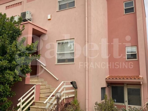 casa indipendente in vendita ad Oristano in zona Centro storico