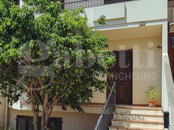 casa indipendente in vendita ad Oristano