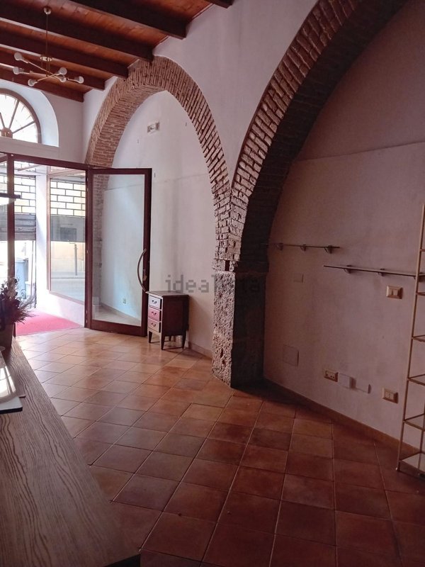 locale commerciale in vendita ad Oristano