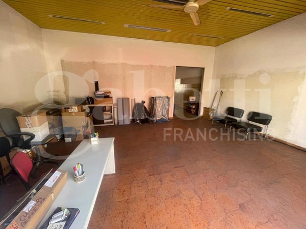 locale commerciale in vendita ad Oristano