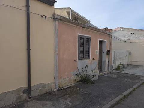 casa indipendente in vendita ad Oristano in zona Donigala