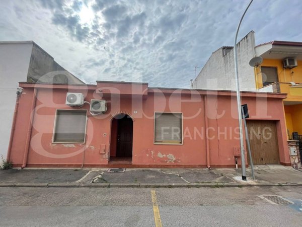 casa indipendente in vendita ad Oristano