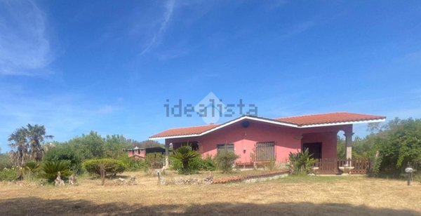 casa indipendente in vendita ad Oristano in zona Donigala
