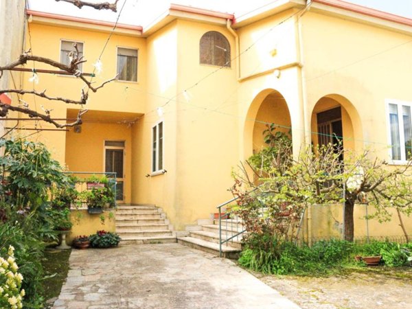 casa indipendente in vendita ad Oristano in zona Donigala