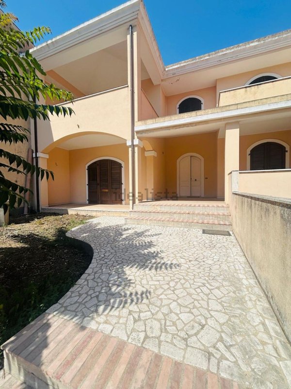 casa indipendente in vendita ad Oristano in zona Centro storico