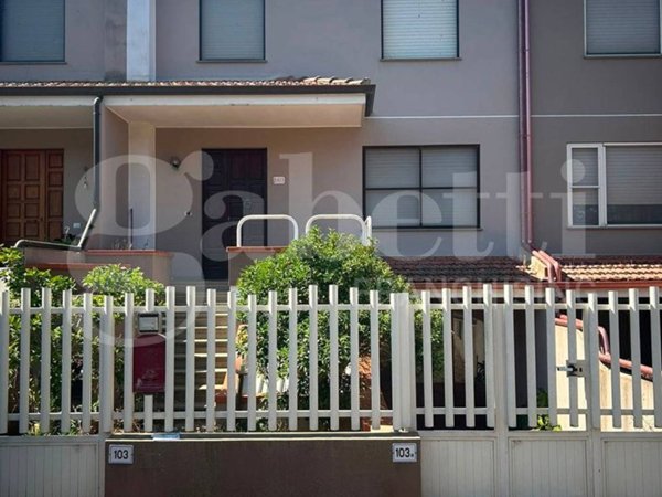casa indipendente in vendita ad Oristano in zona Centro storico