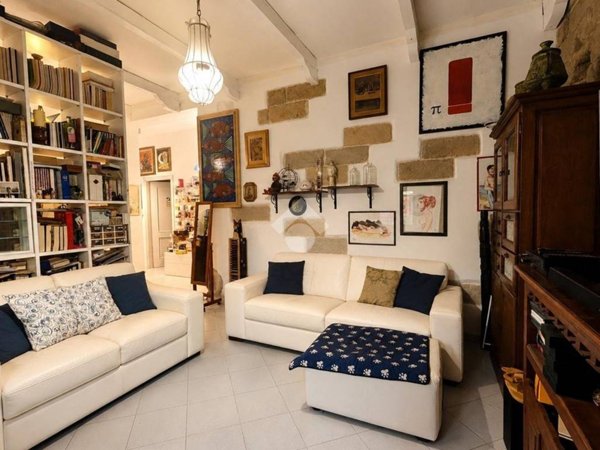 casa indipendente in vendita ad Oristano in zona Centro storico