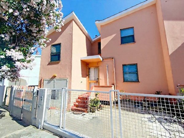 casa indipendente in vendita ad Oristano in zona Centro storico