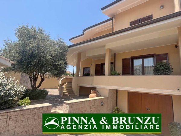 casa indipendente in vendita ad Oristano in zona Centro storico