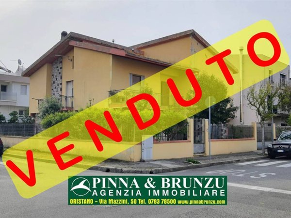 casa indipendente in vendita ad Oristano in zona Centro storico