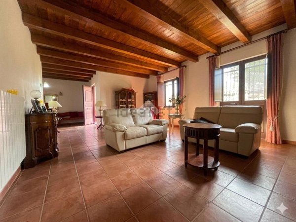 casa indipendente in vendita ad Oristano in zona Donigala