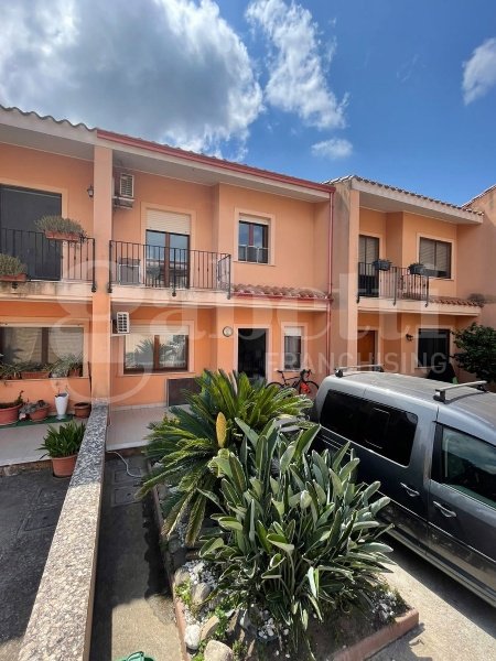 casa indipendente in vendita ad Oristano in zona Sili