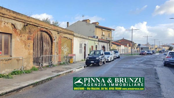 casa indipendente in vendita ad Oristano in zona Centro storico