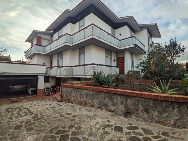 casa indipendente in vendita ad Oristano in zona Centro storico