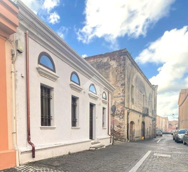 casa indipendente in vendita ad Oristano in zona Centro storico