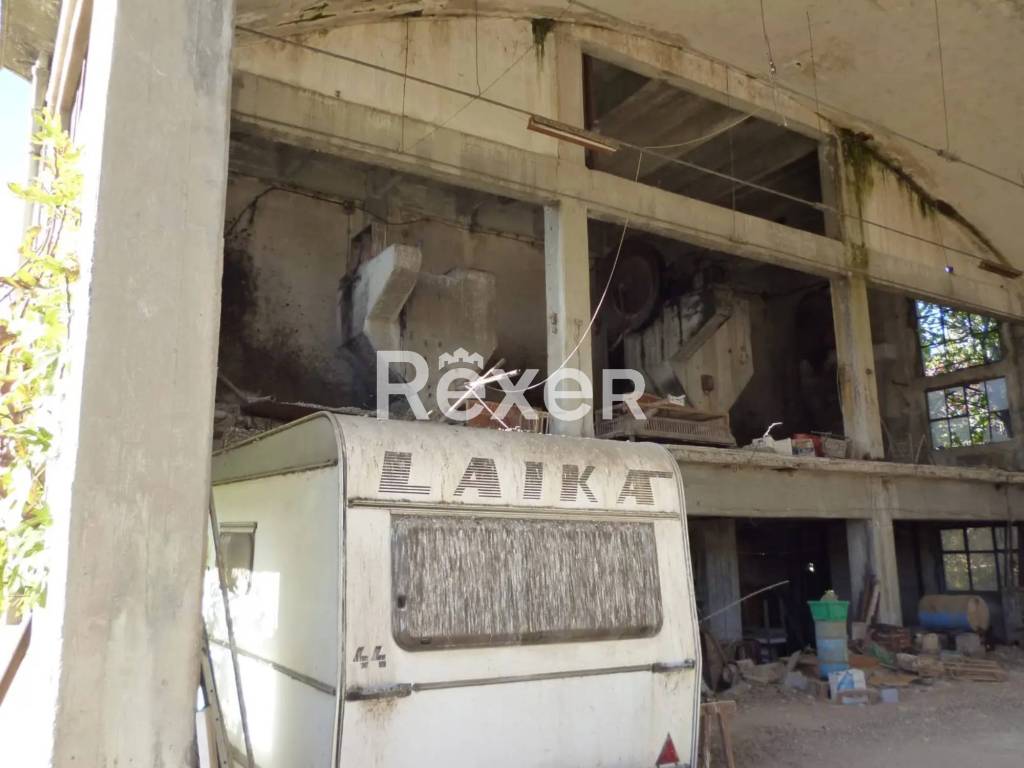 intera palazzina in vendita ad Oristano in zona Donigala