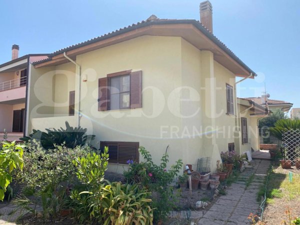 casa indipendente in vendita a Santa Giusta