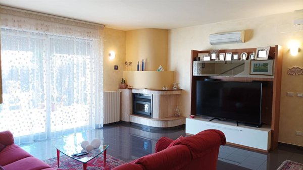 casa indipendente in vendita a Santa Giusta