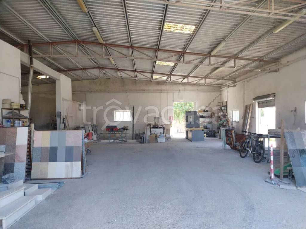 negozio in vendita a Siamaggiore