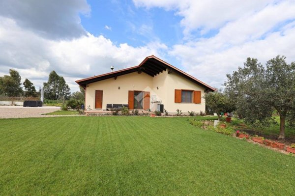 casa indipendente in vendita a Solarussa