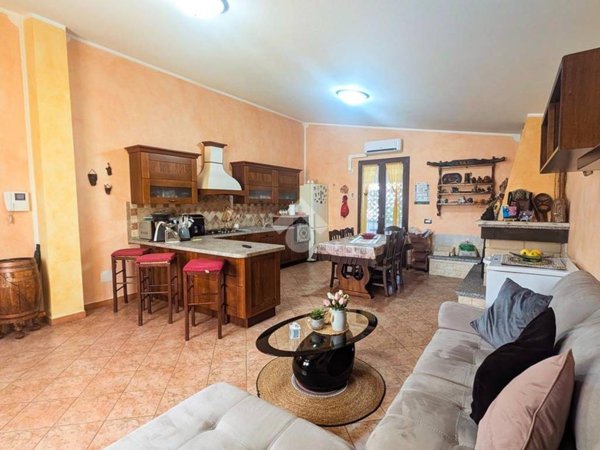 casa indipendente in vendita a Solarussa