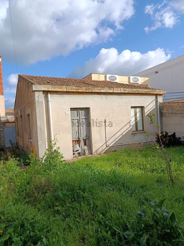 casa indipendente in vendita a Terralba in zona Marceddì