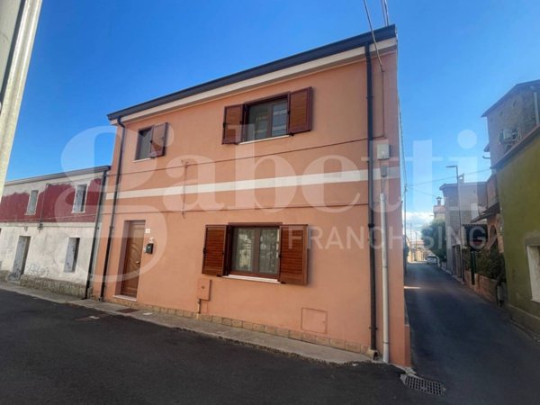 casa indipendente in vendita a Terralba in zona Marceddì