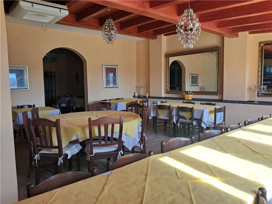 locale commerciale in vendita ad Uras