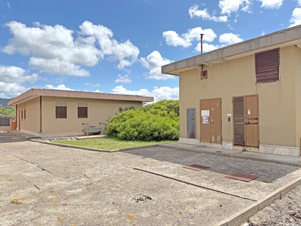 locale di sgombero in vendita ad Uras