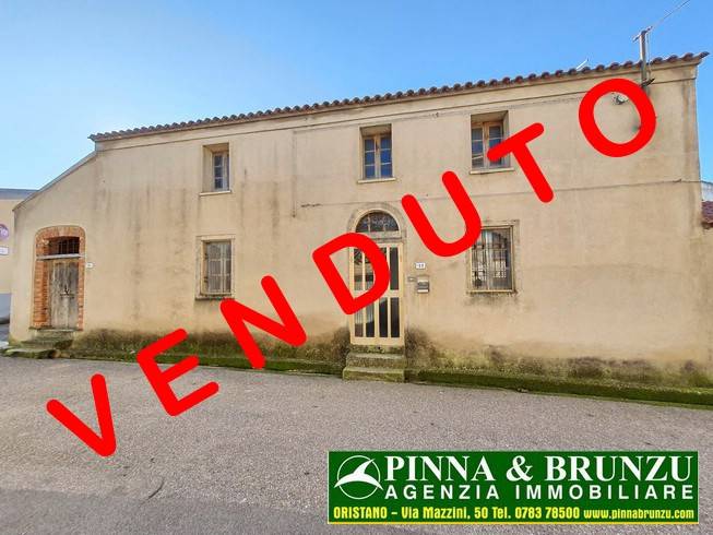 casa indipendente in vendita ad Oristano