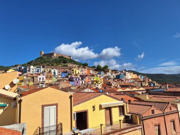 casa indipendente in vendita a Bosa in zona Bosa Marina